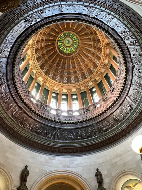 Dome graphic of Springfield Capitol Building
